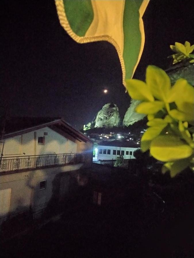 Lunar Meteorites Kalambaka Bagian luar foto