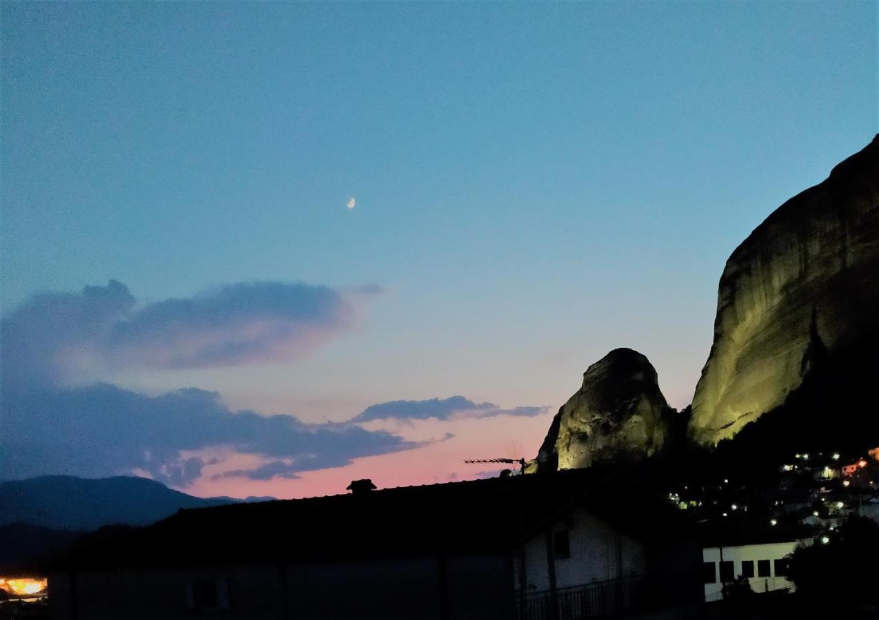 Lunar Meteorites Kalambaka Bagian luar foto